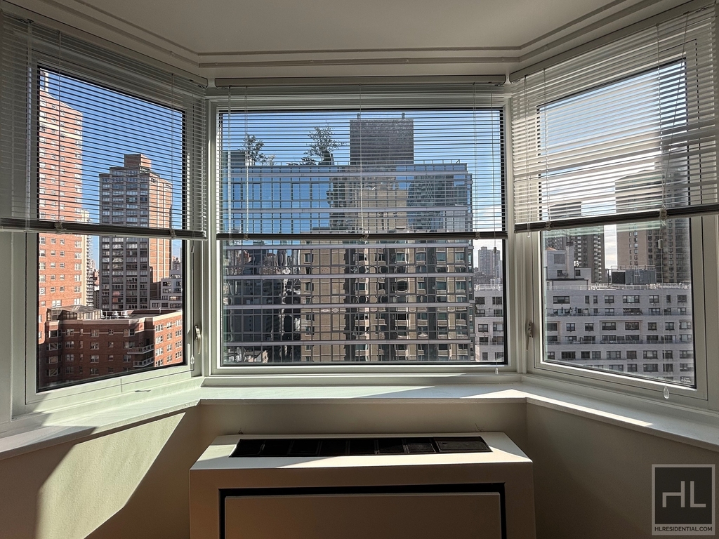 East 71st Street - Photo 4