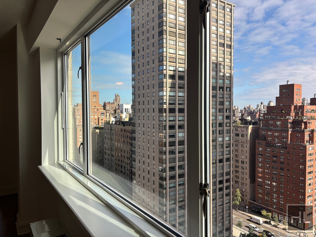 East 71st Street - Photo 5