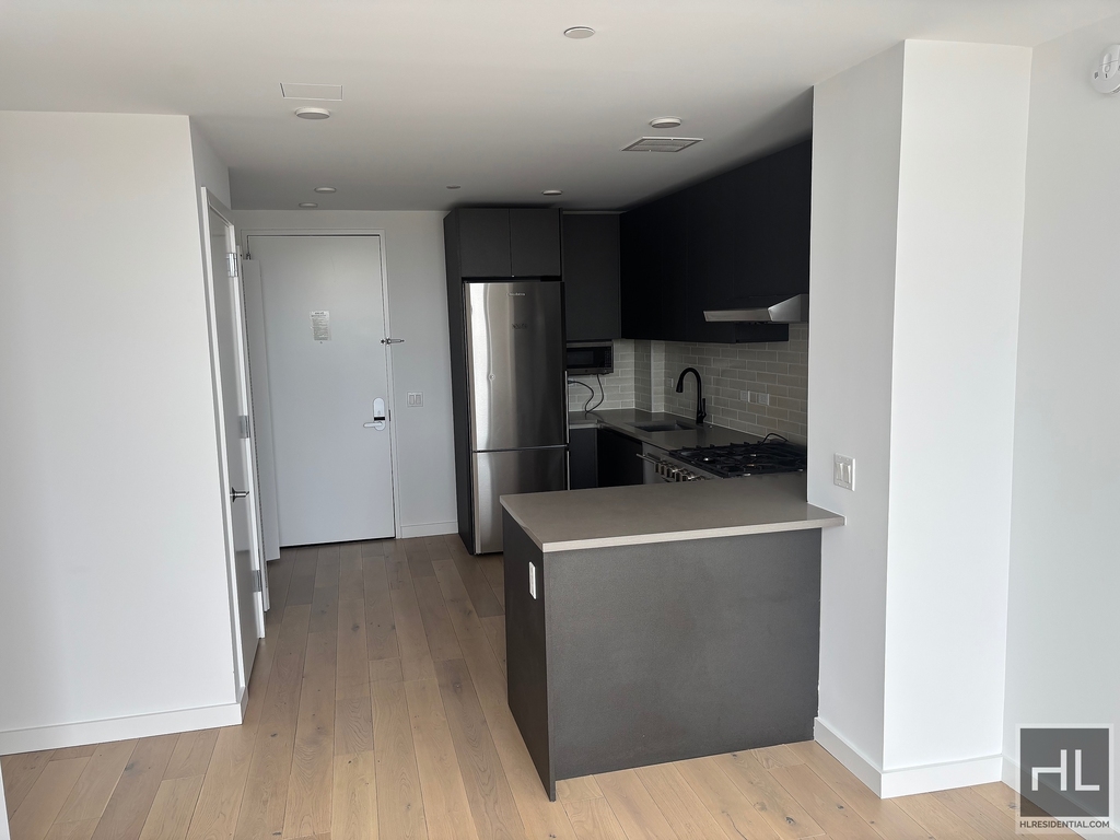 Northern Boulevard - Photo 1