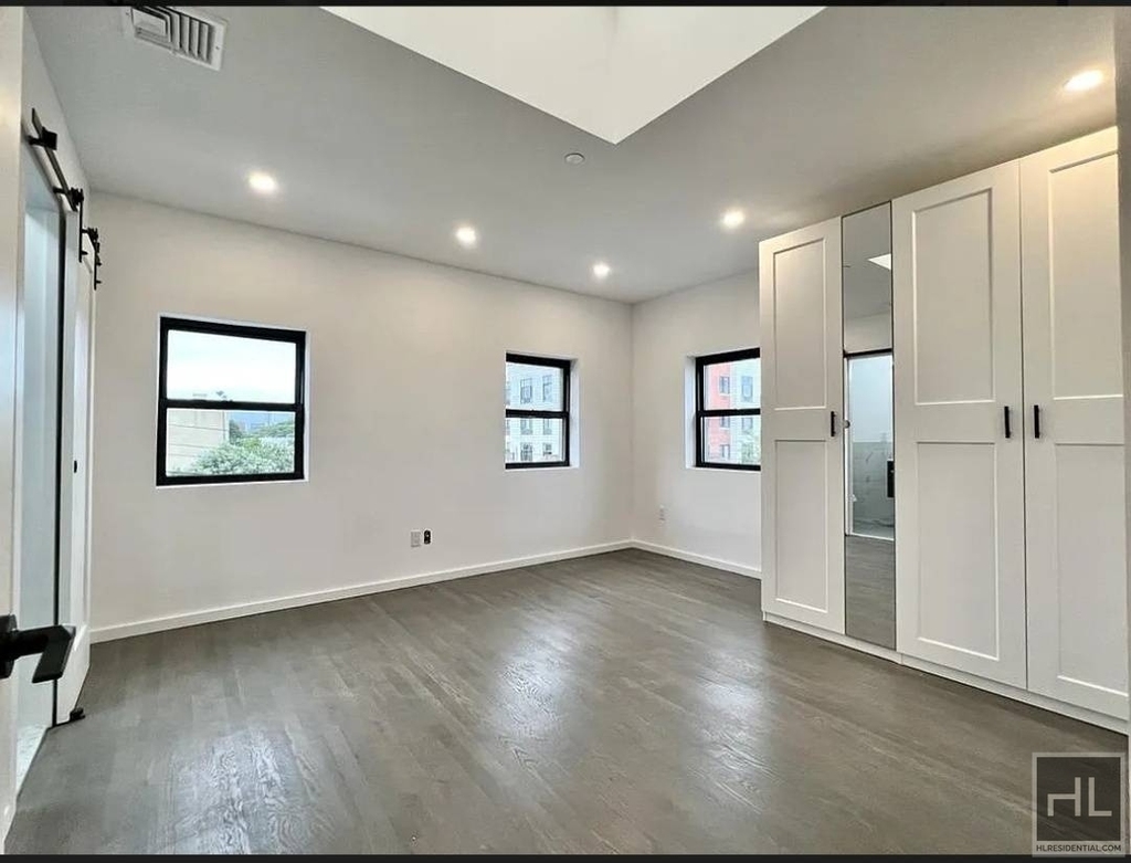 Steinway Street - Photo 4