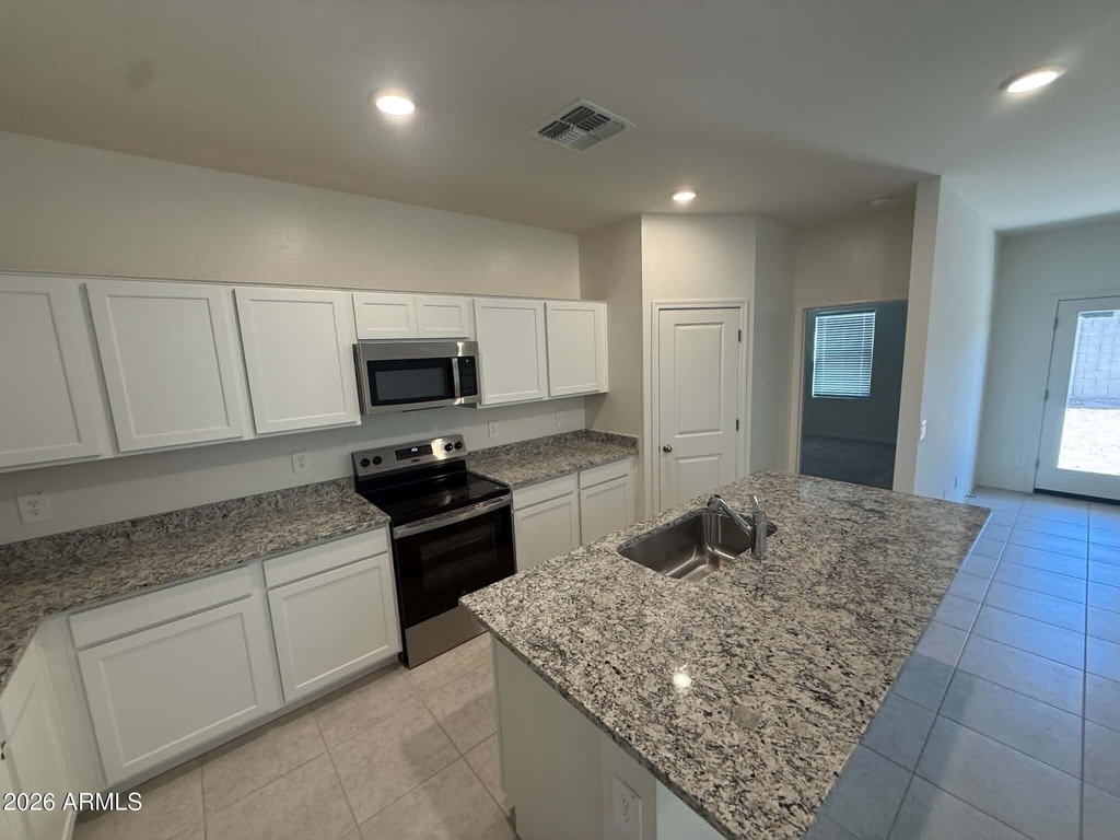 2073 E Driftwood Drive - Photo 1