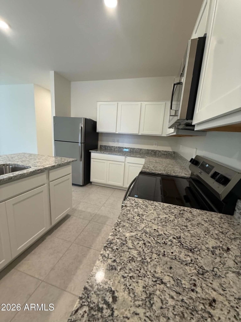 2073 E Driftwood Drive - Photo 2
