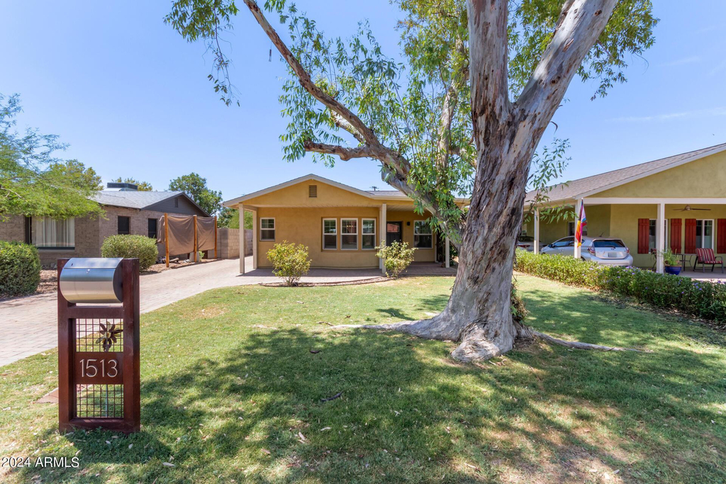 1513 E Earll Drive - Photo 2