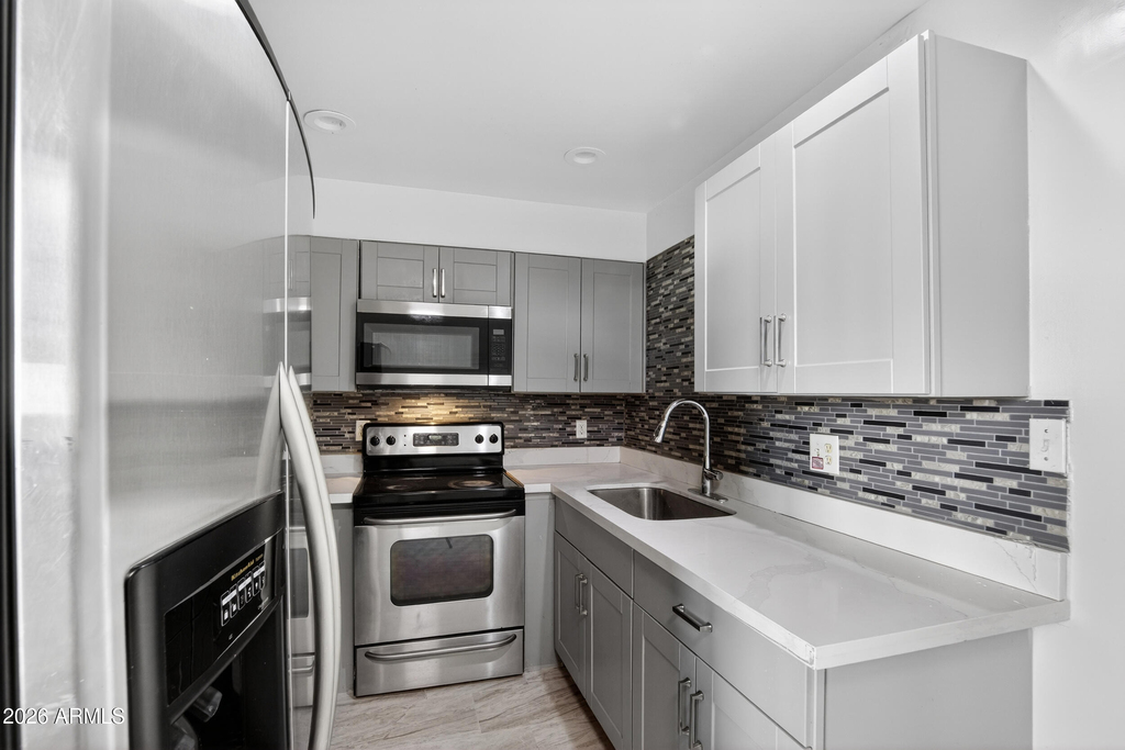 2925 N 38th Street - Photo 1