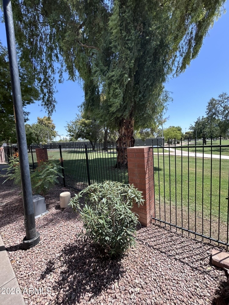 625 S Westwood -- - Photo 2