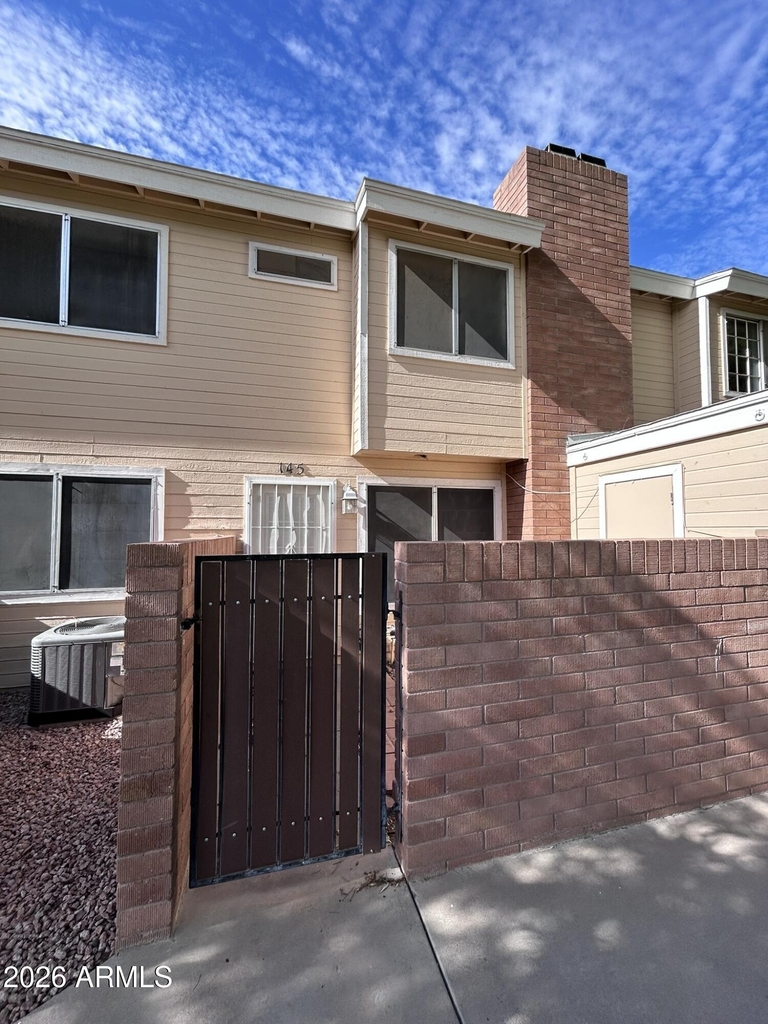 625 S Westwood -- - Photo 0