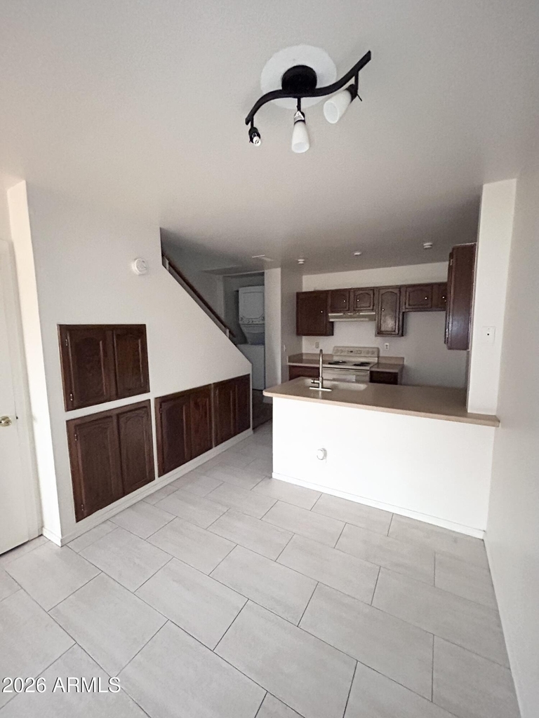 625 S Westwood -- - Photo 7
