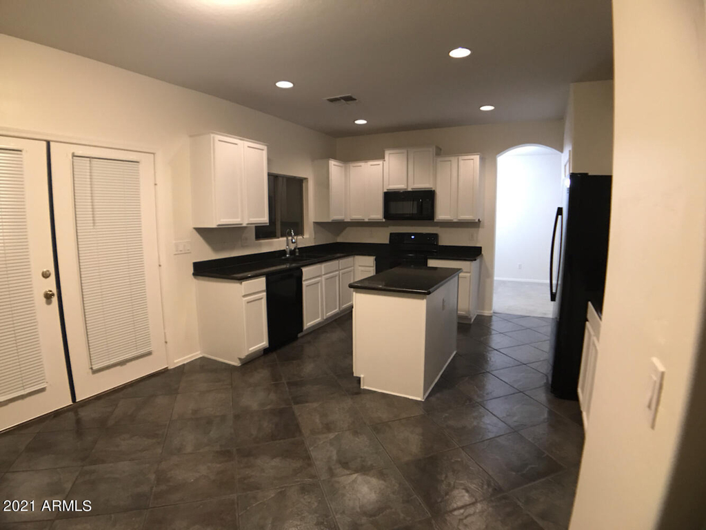 17584 W Acacia Court - Photo 23