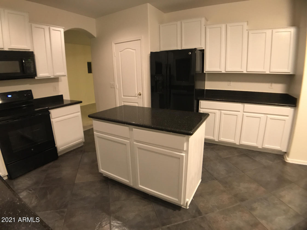 17584 W Acacia Court - Photo 26