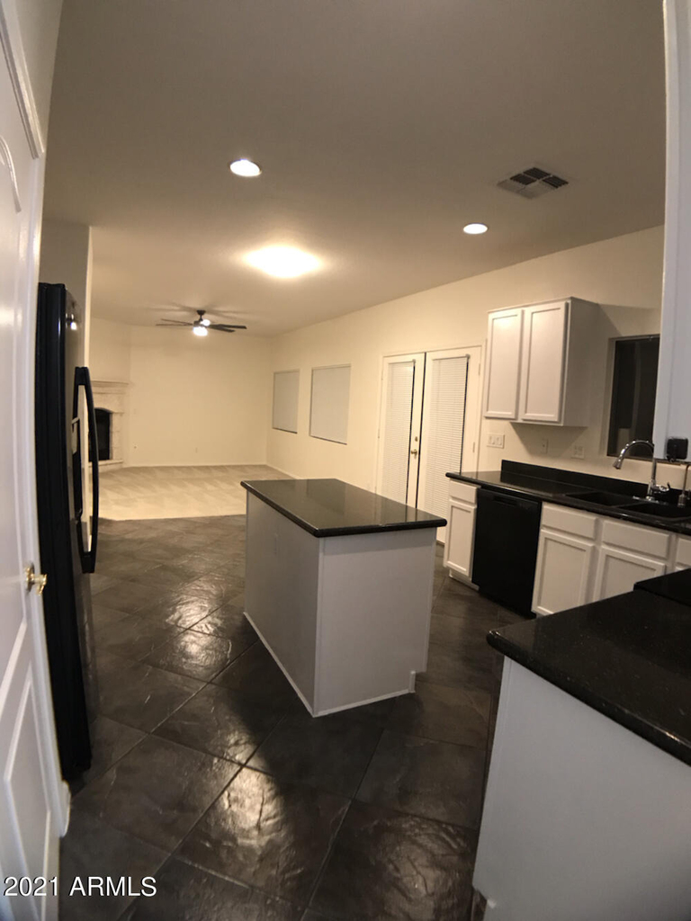 17584 W Acacia Court - Photo 25