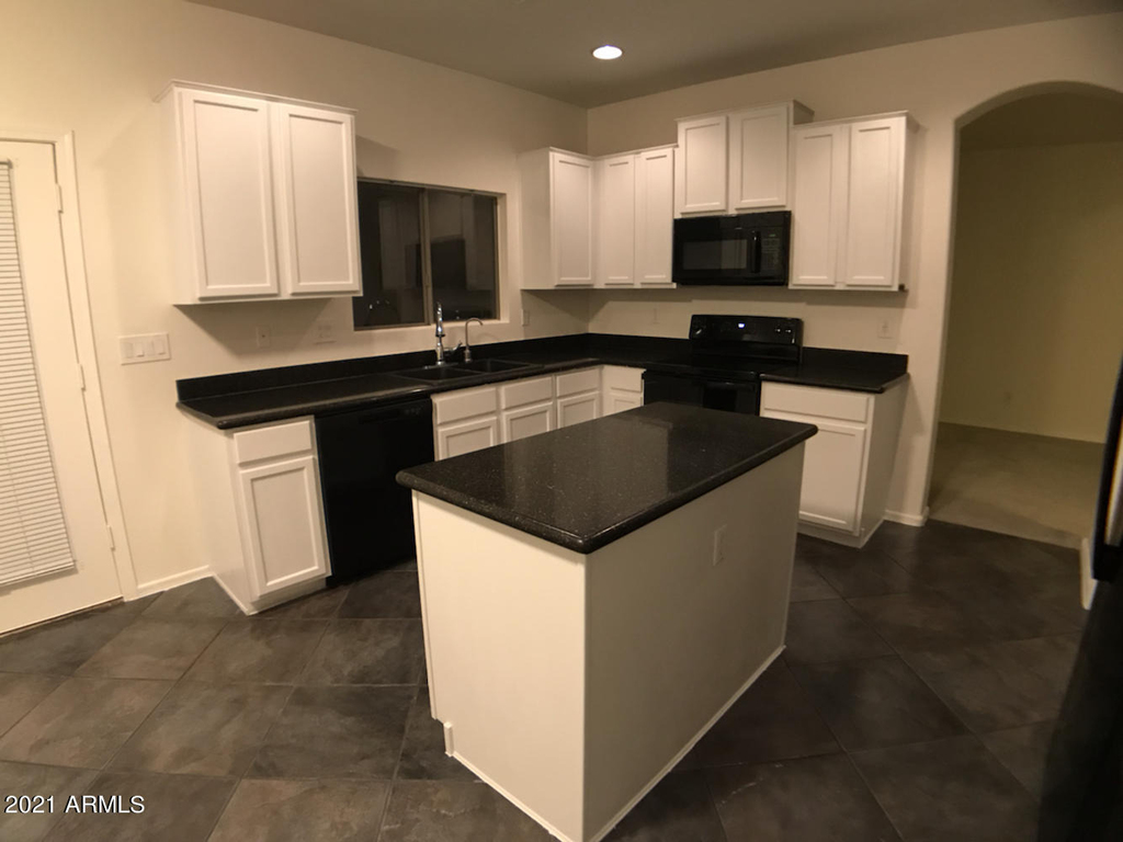 17584 W Acacia Court - Photo 24
