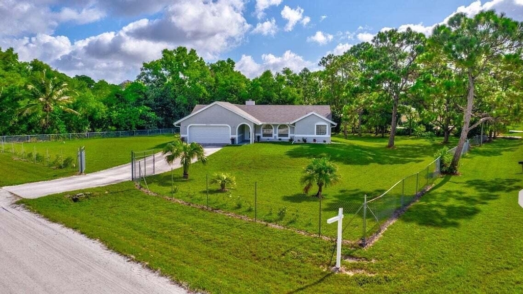 12969 54th Street N - Photo 1