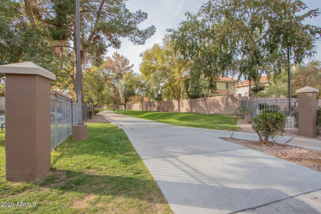 600 W Grove Parkway - Photo 20