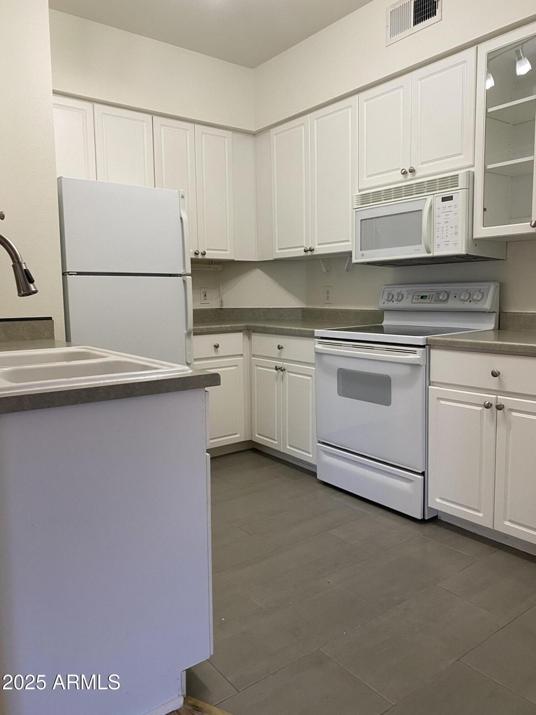 1701 E Colter Street - Photo 2