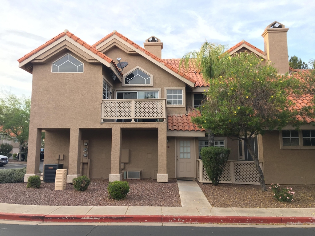 1633 E Lakeside Drive - Photo 0