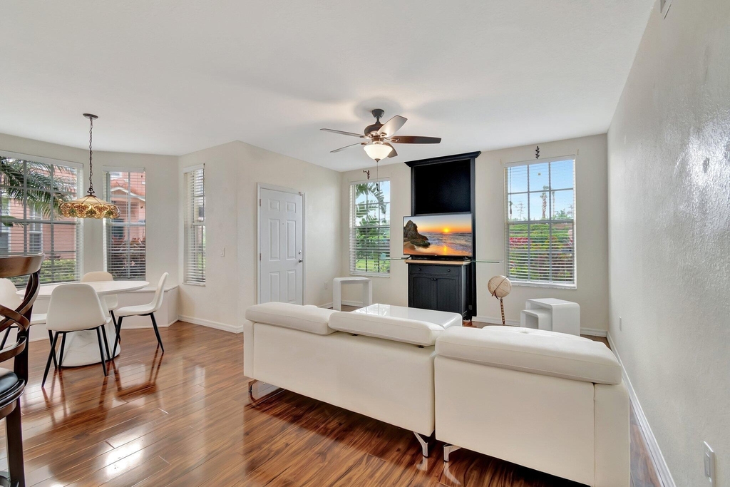 1207 Belmont Place - Photo 9