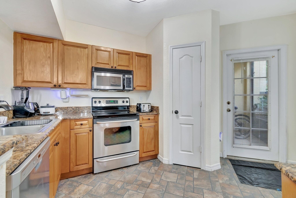 1207 Belmont Place - Photo 17