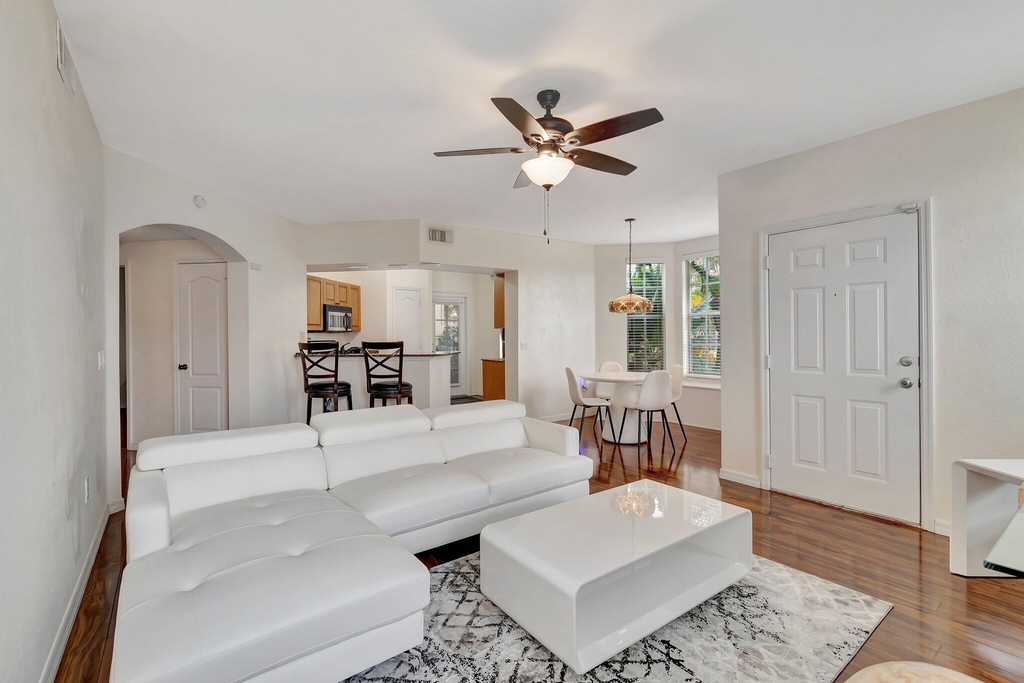 1207 Belmont Place - Photo 7