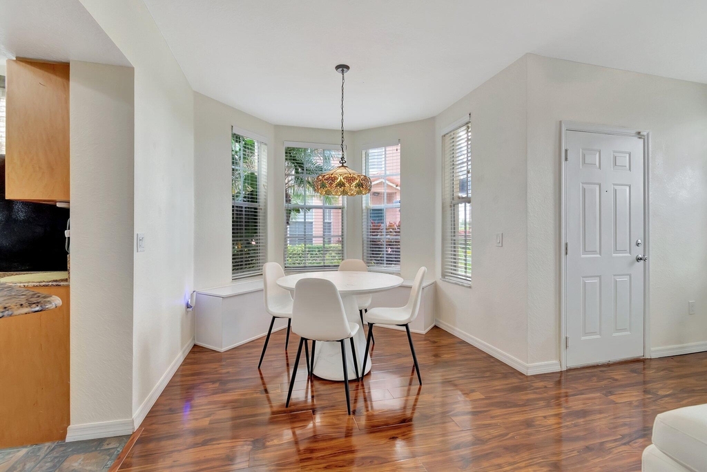 1207 Belmont Place - Photo 11