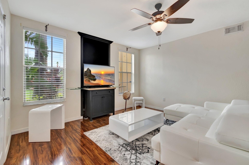 1207 Belmont Place - Photo 13