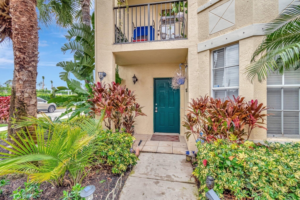 1207 Belmont Place - Photo 3