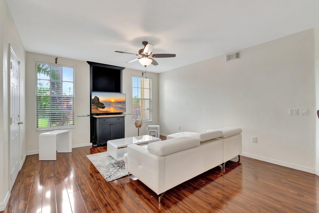 1207 Belmont Place - Photo 8