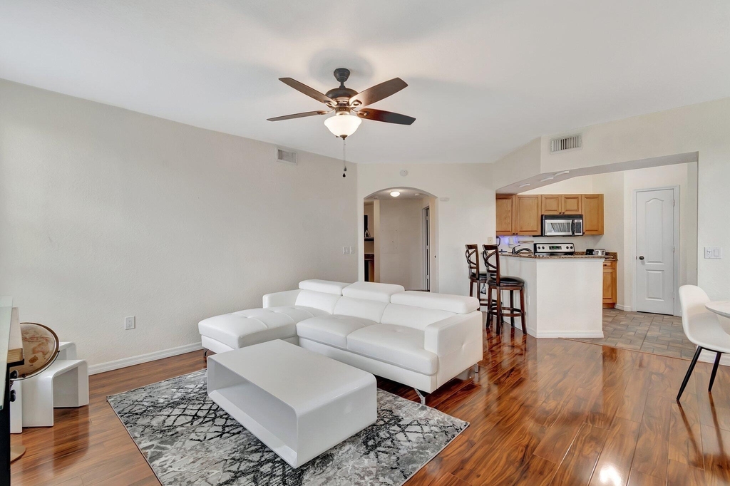 1207 Belmont Place - Photo 6