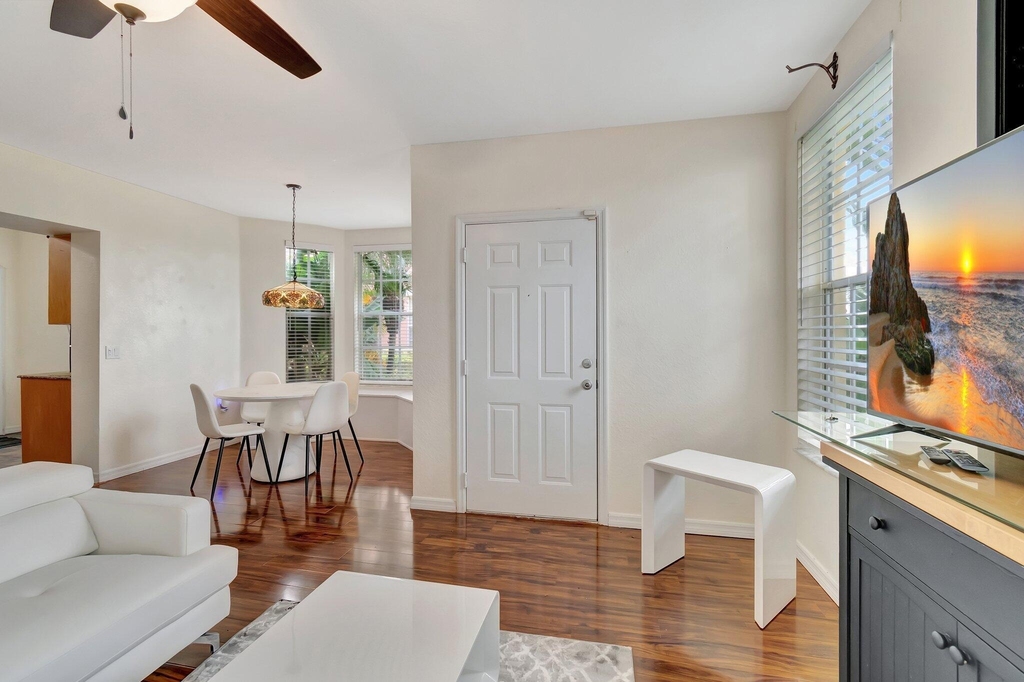 1207 Belmont Place - Photo 5