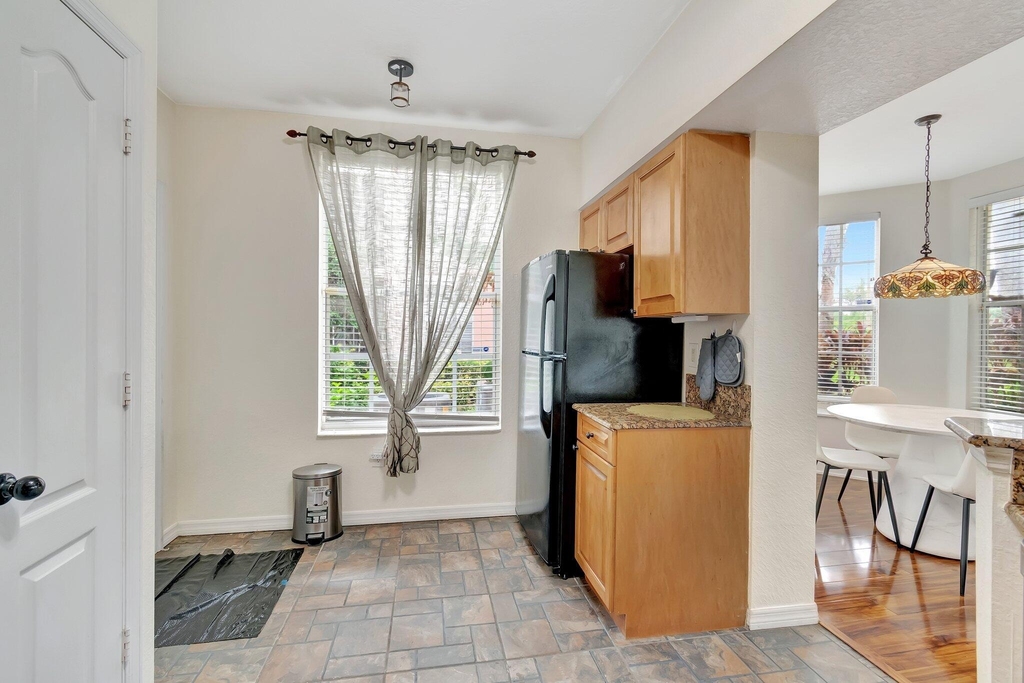1207 Belmont Place - Photo 20