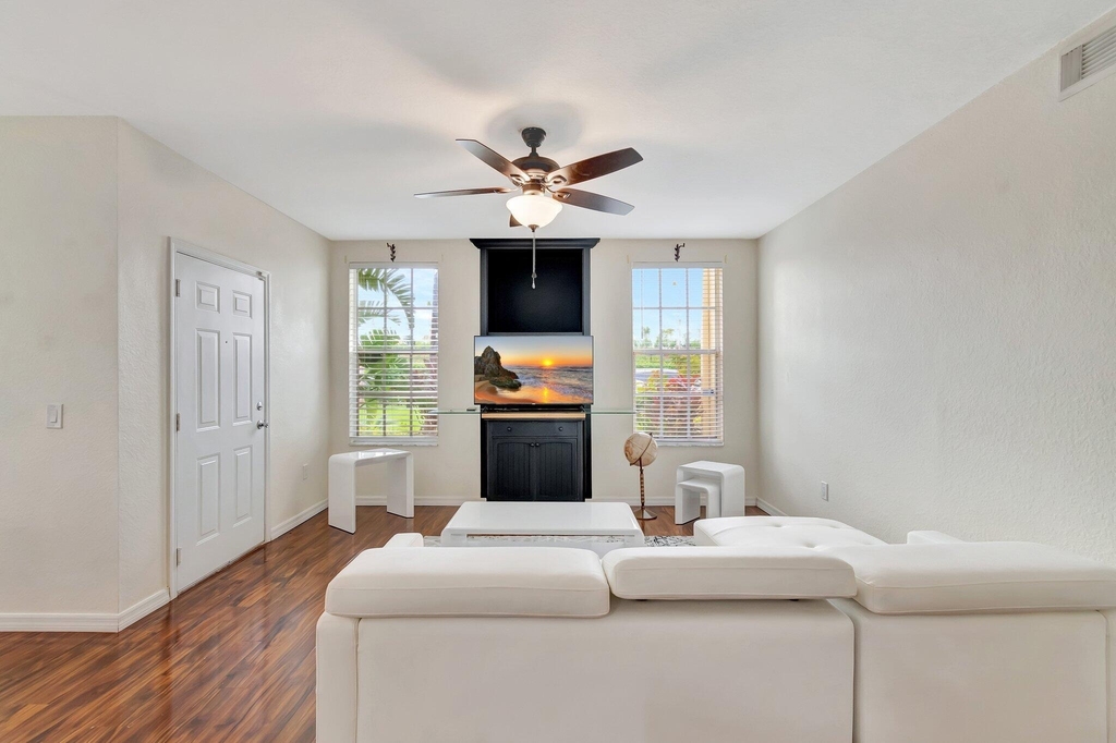 1207 Belmont Place - Photo 10