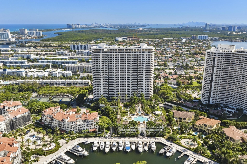 2000 Island Boulevard - Photo 50