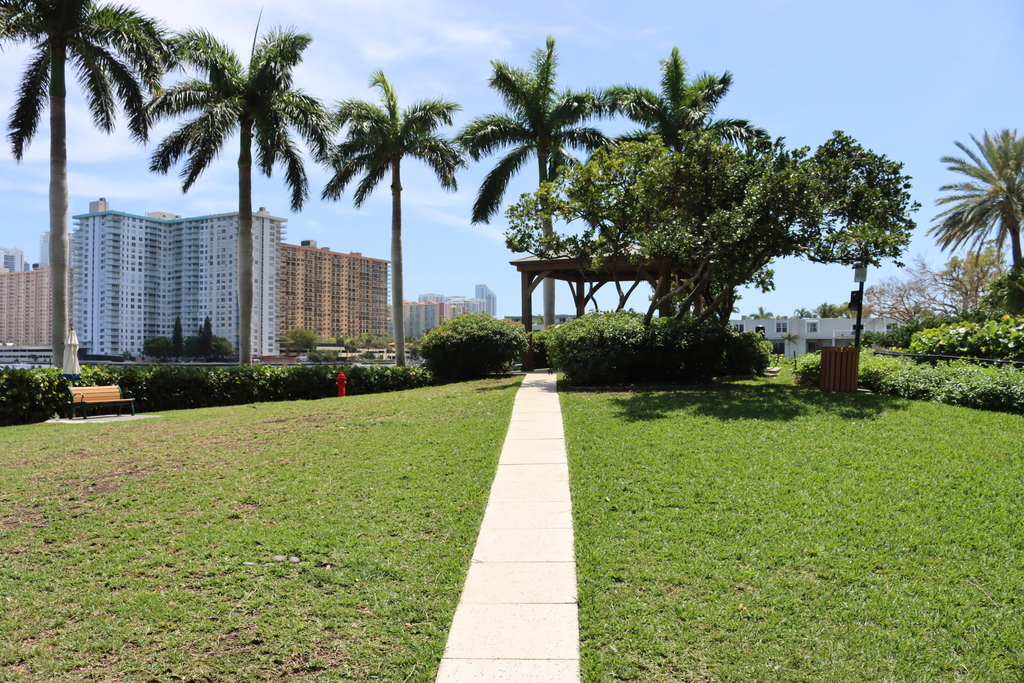 2000 Island Boulevard - Photo 69