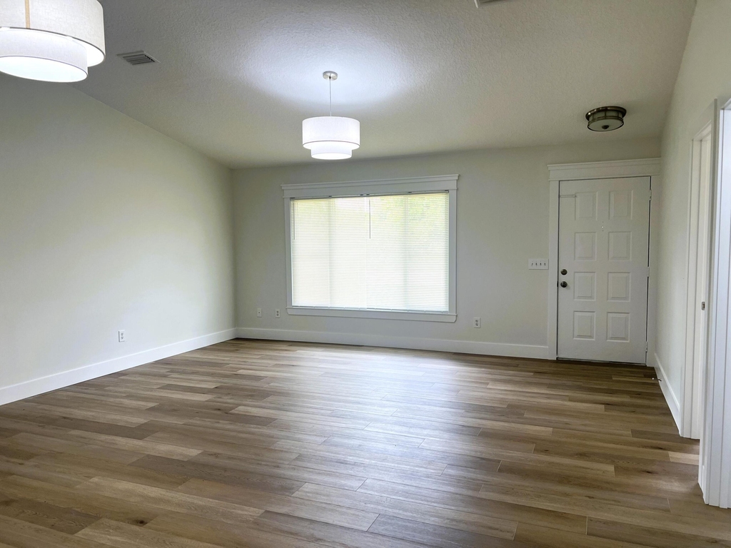 7105 North Boulevard - Photo 2