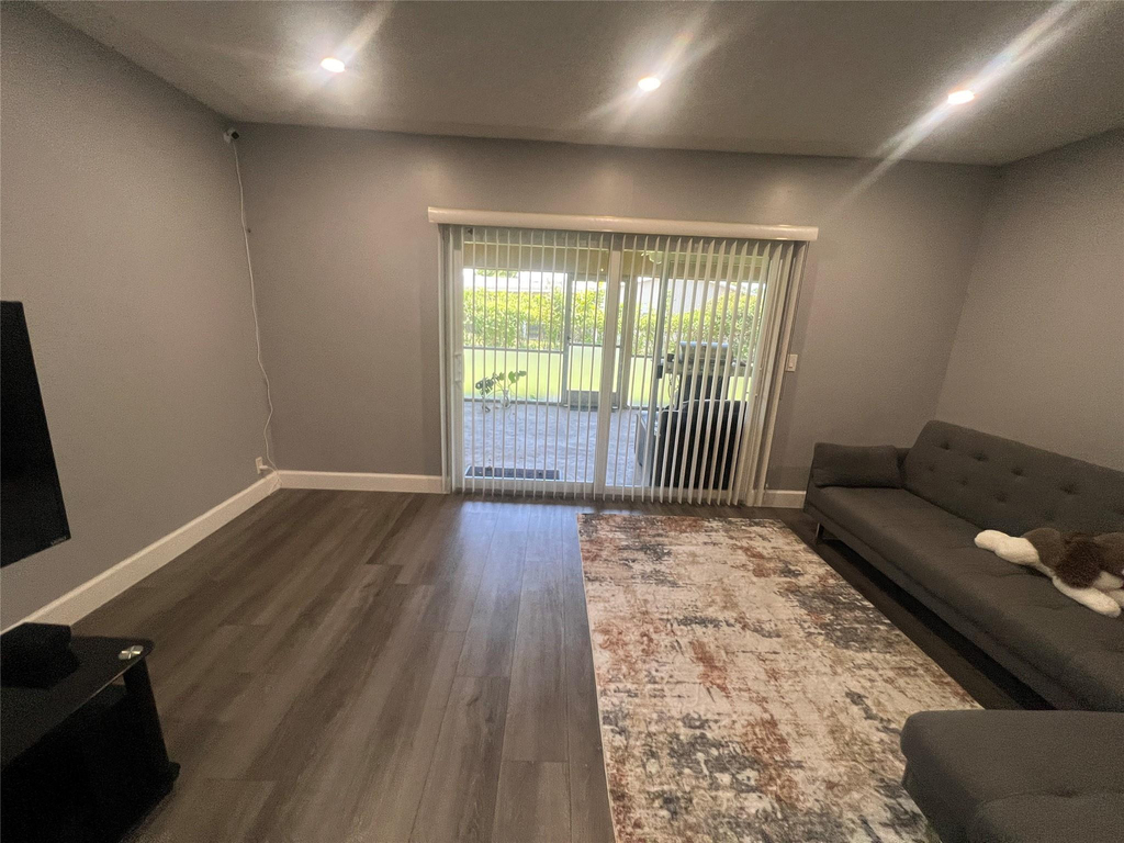 7975 Nw 8th Street - Photo 11