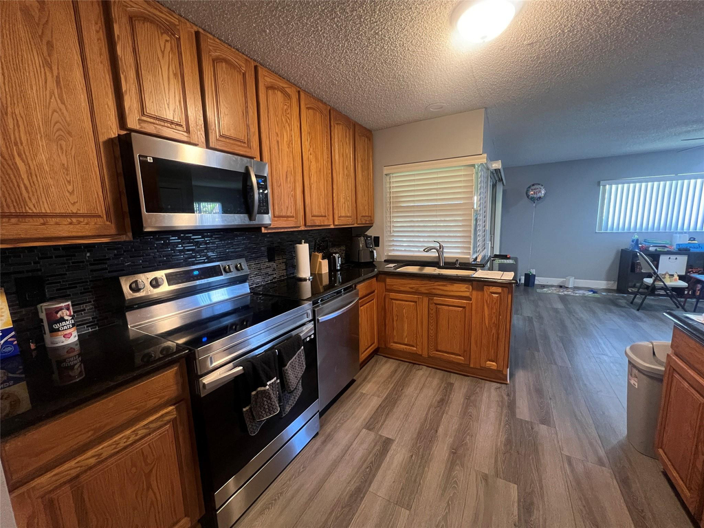 7975 Nw 8th Street - Photo 6