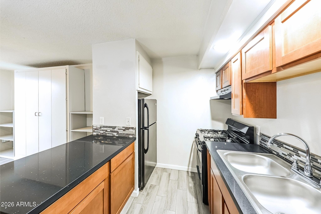 6320 N 16th -- - Photo 7