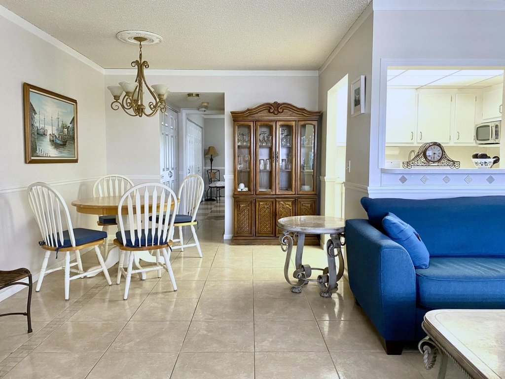 335 Farnham P - Photo 3