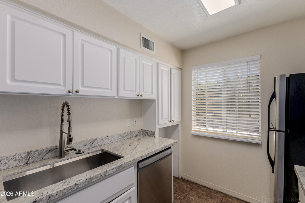 7141 N 16th Street - Photo 9