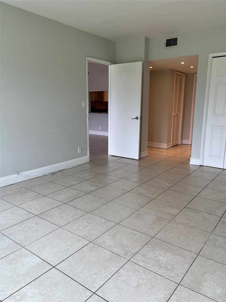 3100 N Palm Aire Drive - Photo 9