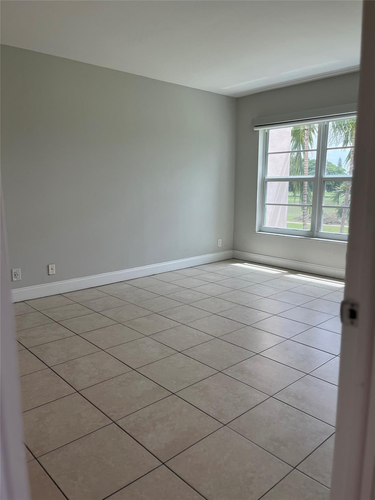 3100 N Palm Aire Drive - Photo 10