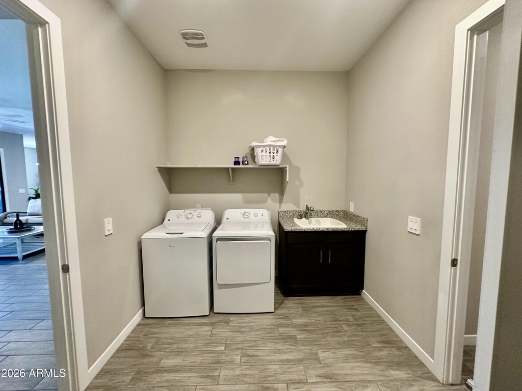 8024 W State Avenue - Photo 17