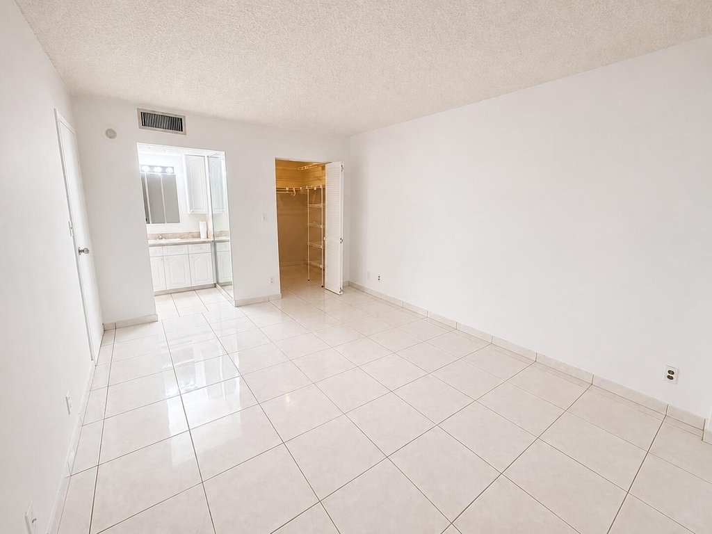 17021 N Bay Road - Photo 3