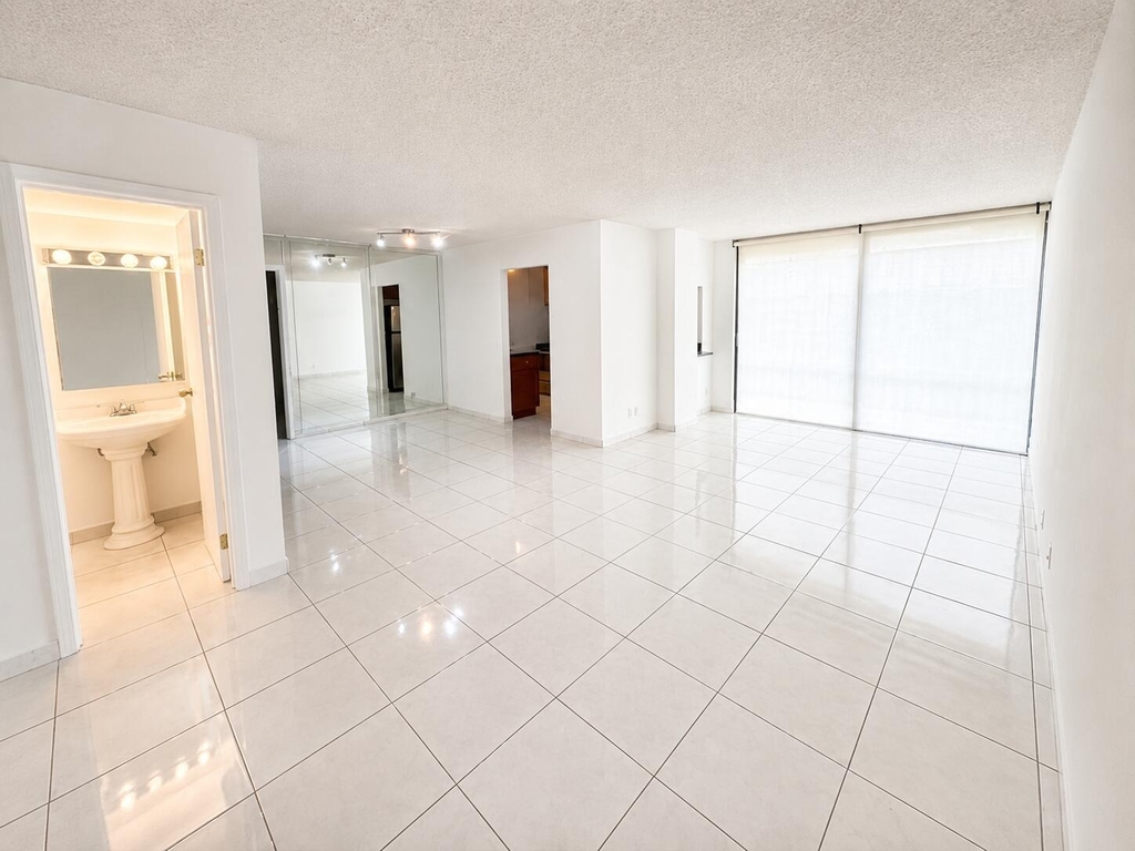 17021 N Bay Road - Photo 2