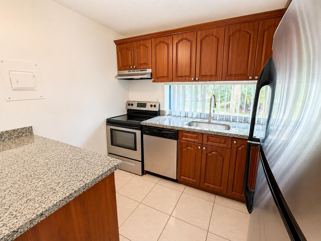 17021 N Bay Road - Photo 0