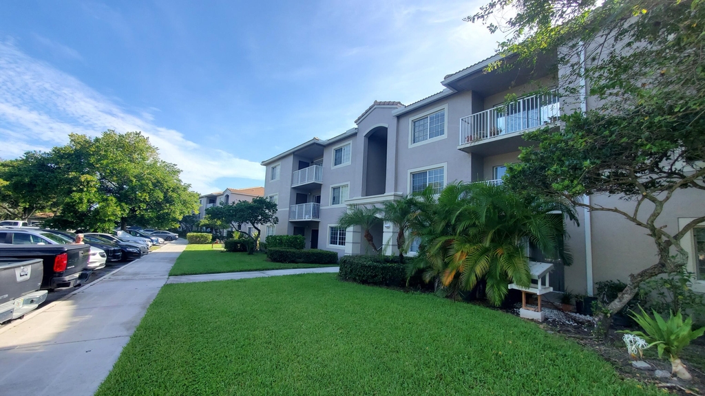 5011 Wiles Road - Photo 11
