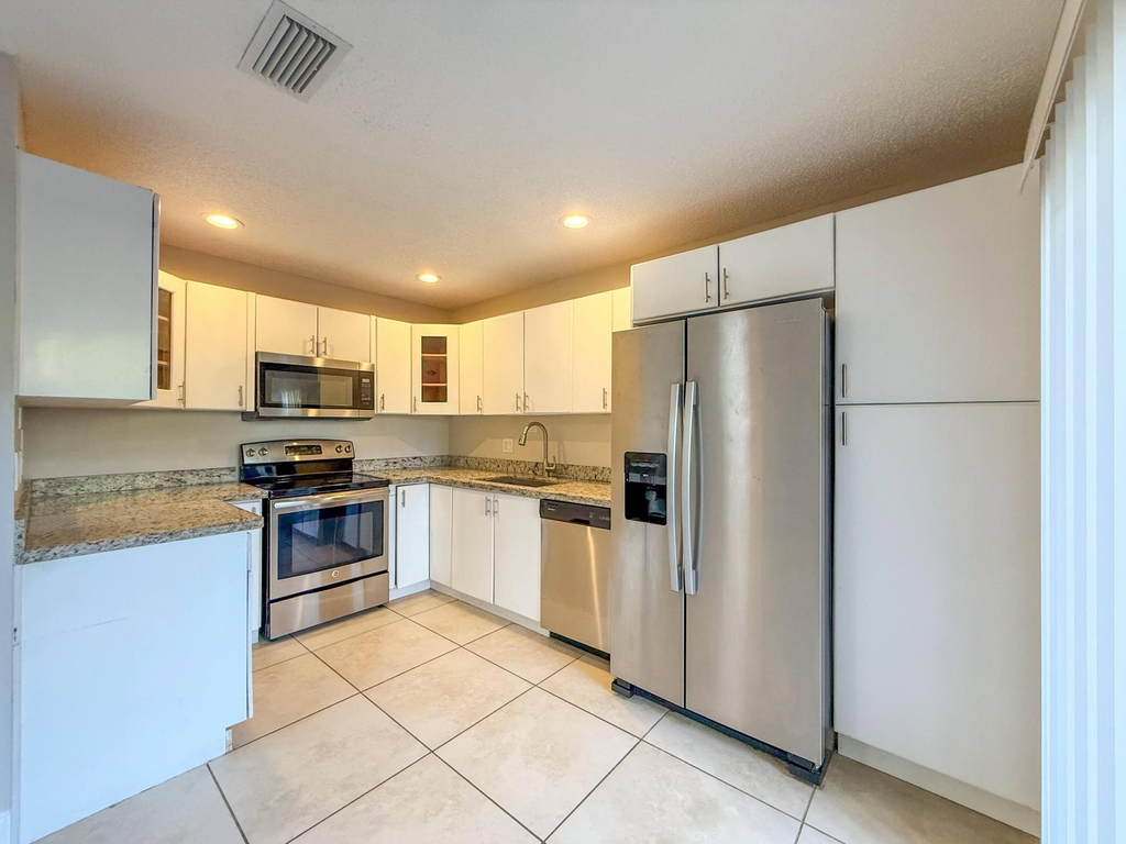 1719 N Congress Avenue - Photo 2