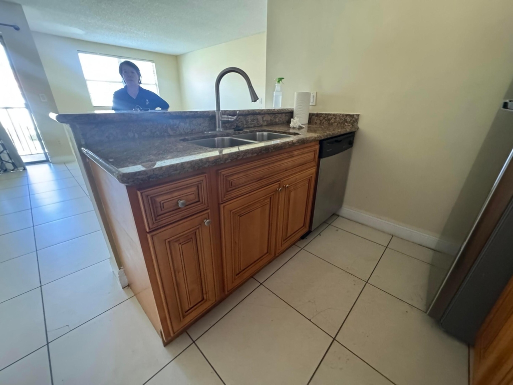 1241 Sw 46th Avenue - Photo 5