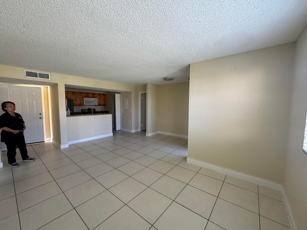 1241 Sw 46th Avenue - Photo 11