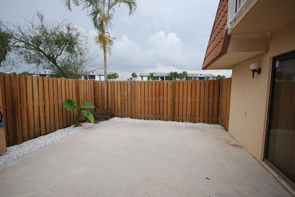 555 Green Springs Place - Photo 1