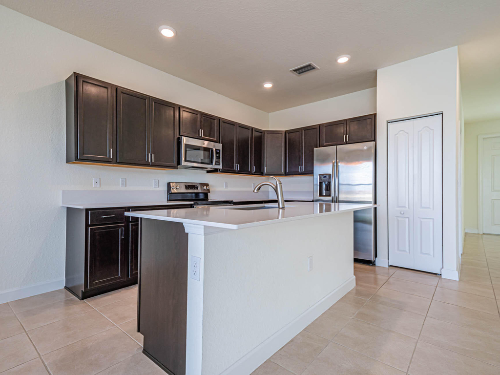10032 W Villa Circle - Photo 5